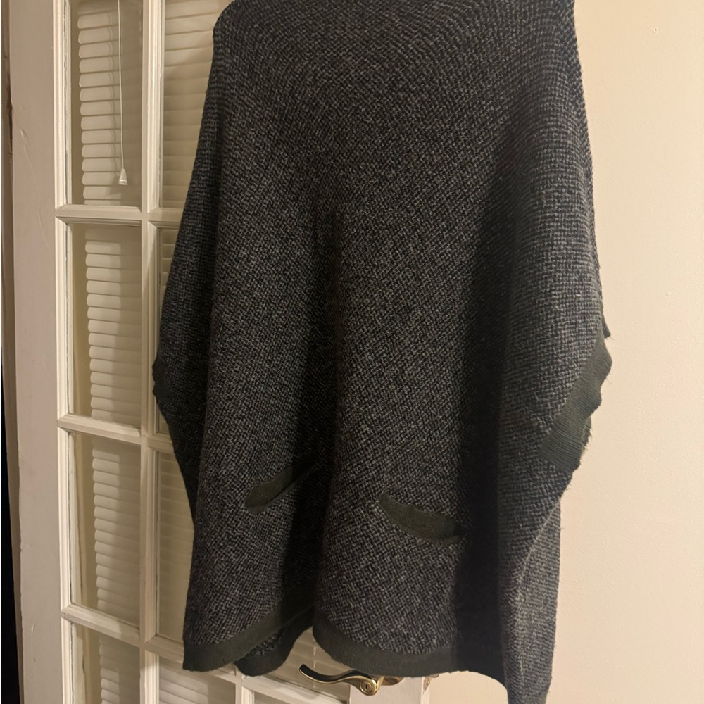 Francesca’s Women's Gray and Green Sweater Poncho